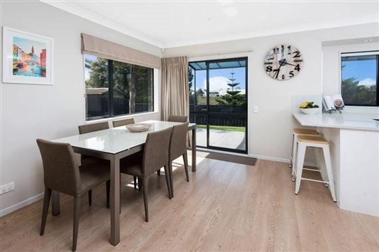 Photo of property in 5 Kalgan Place, Burswood, Auckland, 2013