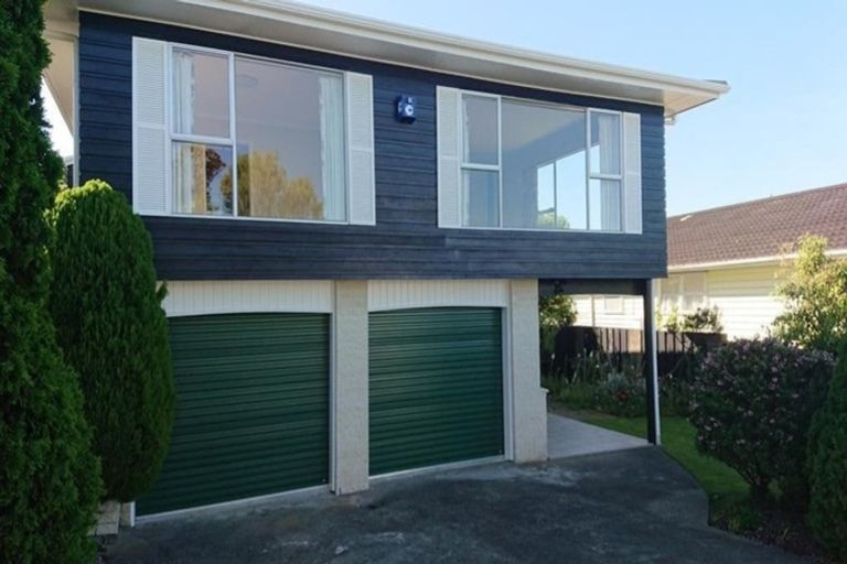 Photo of property in 8 Lauderdale Road, Papakowhai, Porirua, 5024