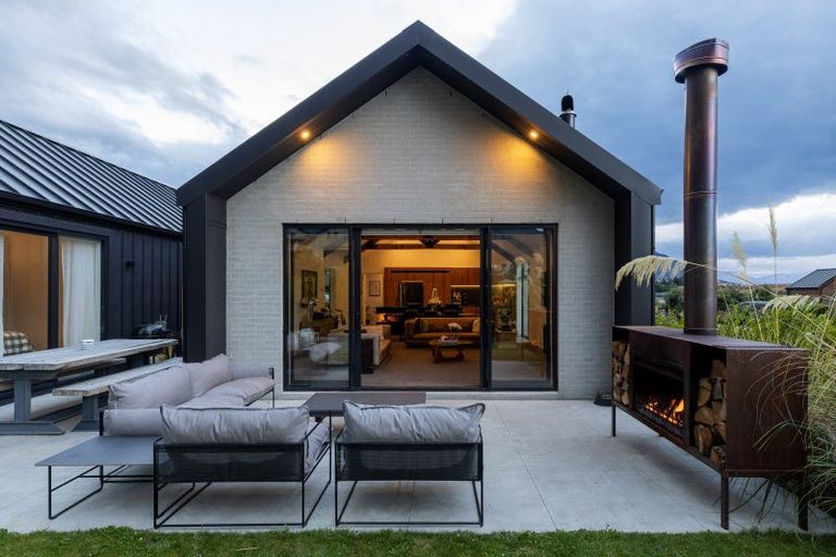 Photo of property in 52 Cunninghams Drive, Jacks Point, Queenstown, 9371