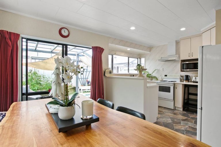 Photo of property in 1/15 Ronald Street, Strandon, New Plymouth, 4312