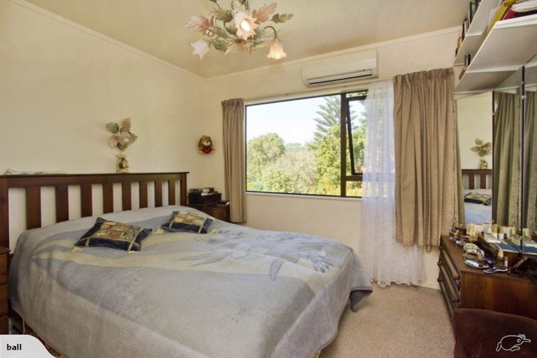 Photo of property in 129 Miromiro Road, Normandale, Lower Hutt, 5010