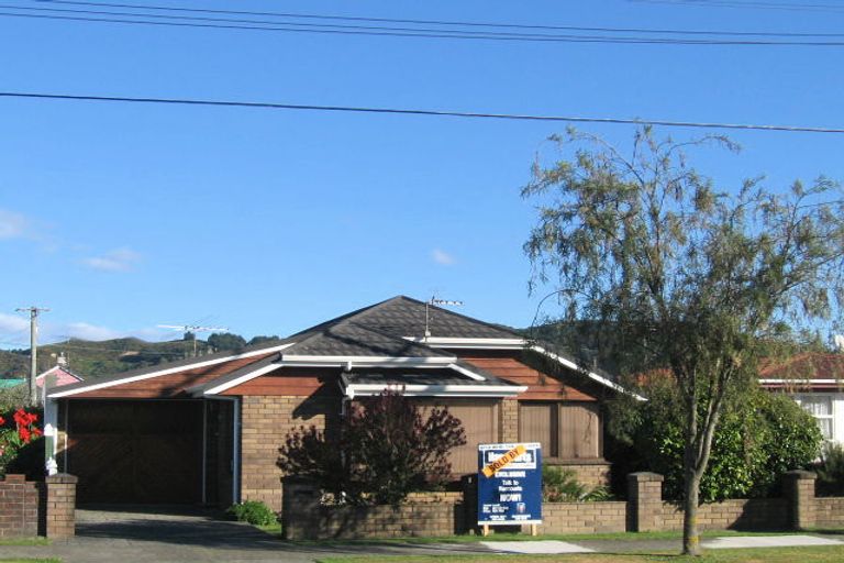 Photo of property in 24 Kowhai Avenue, Ebdentown, Upper Hutt, 5018