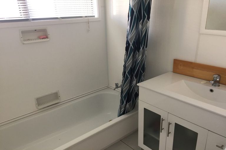 Photo of property in 111 Victory Road, Laingholm, Auckland, 0604