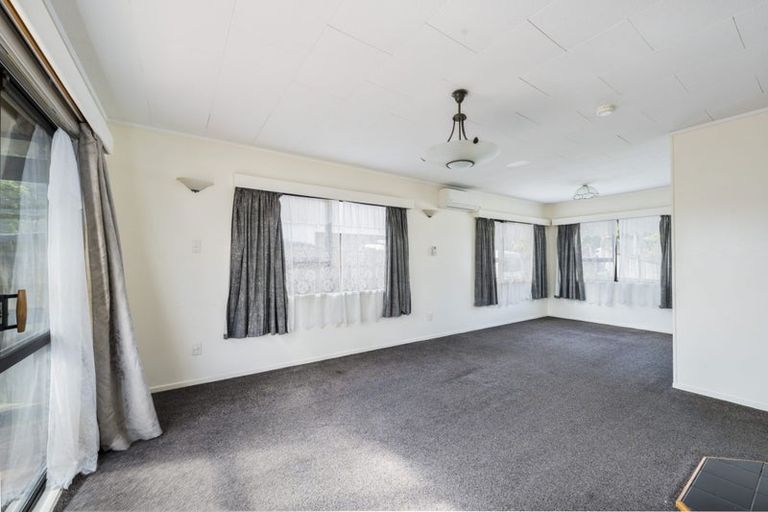 Photo of property in 2/19a Ribblesdale Road, Henderson, Auckland, 0612