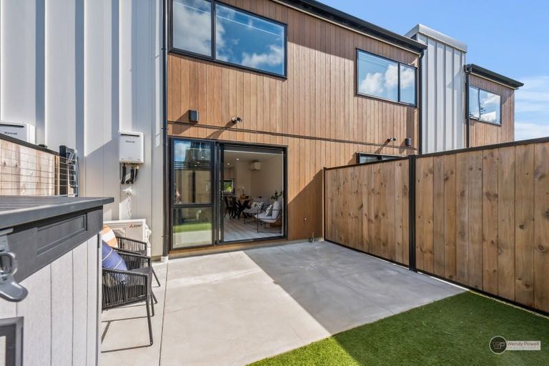 Photo of property in 38 Dahl Drive, Wallaceville, Upper Hutt, 5018