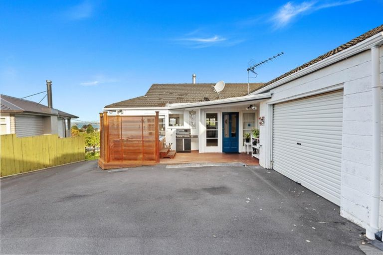 Photo of property in 56 Parkhill Road, Mellons Bay, Auckland, 2014