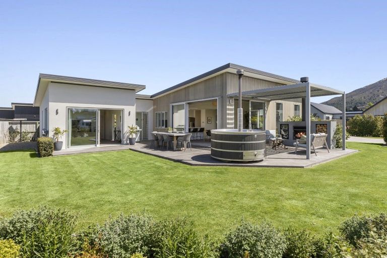 Photo of property in 10 Teal Place, Lake Hawea, Wanaka, 9382