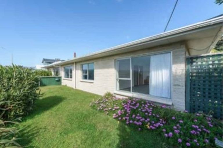 Photo of property in 73 Marine Parade, Seatoun, Wellington, 6022