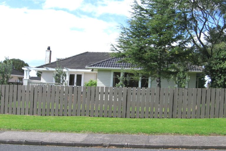 Photo of property in 13 Kervil Avenue, Te Atatu Peninsula, Auckland, 0610