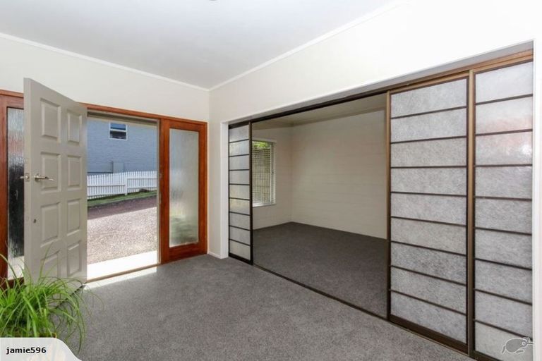 Photo of property in 12 Montana Place, Merrilands, New Plymouth, 4312