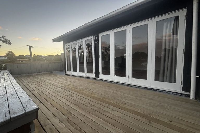 Photo of property in 18 Omokoroa Road, Omokoroa, 3114