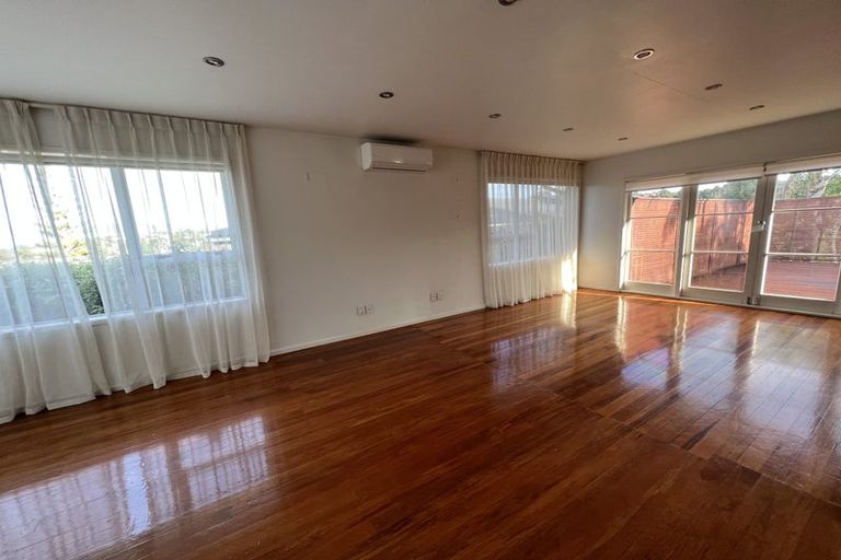 Photo of property in 48 Lyons Avenue, Murrays Bay, Auckland, 0630