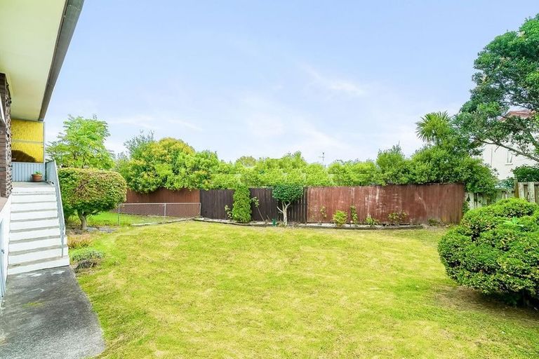 Photo of property in 3/38 Kirrie Avenue, Te Atatu South, Auckland, 0610