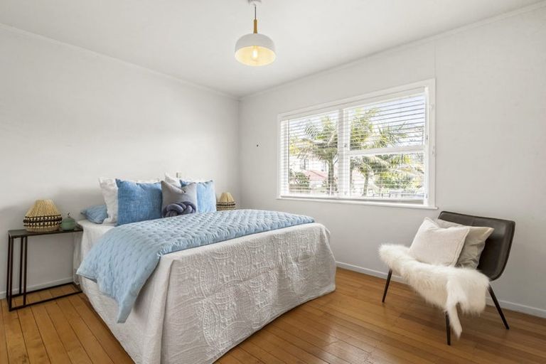 Photo of property in 2/134 Onewa Road, Northcote, Auckland, 0627