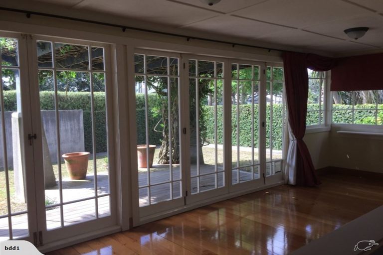 Photo of property in 11 Norwood Road, Bayswater, Auckland, 0622