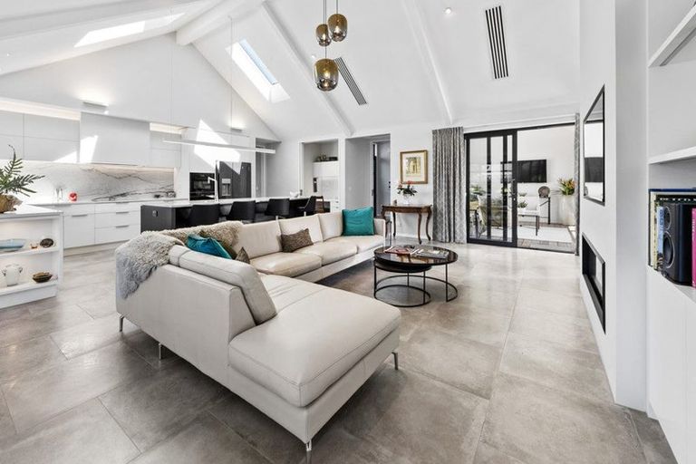 Photo of property in 17 Lees Road, Strowan, Christchurch, 8052