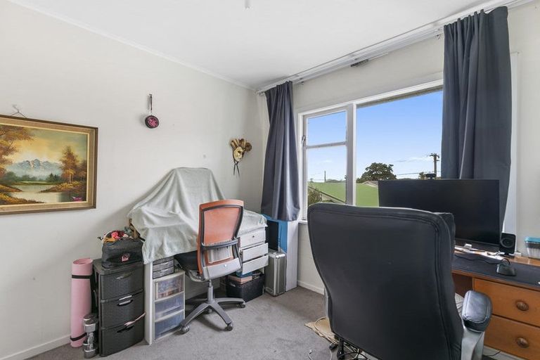 Photo of property in 2/139 Queens Drive, Lyall Bay, Wellington, 6022