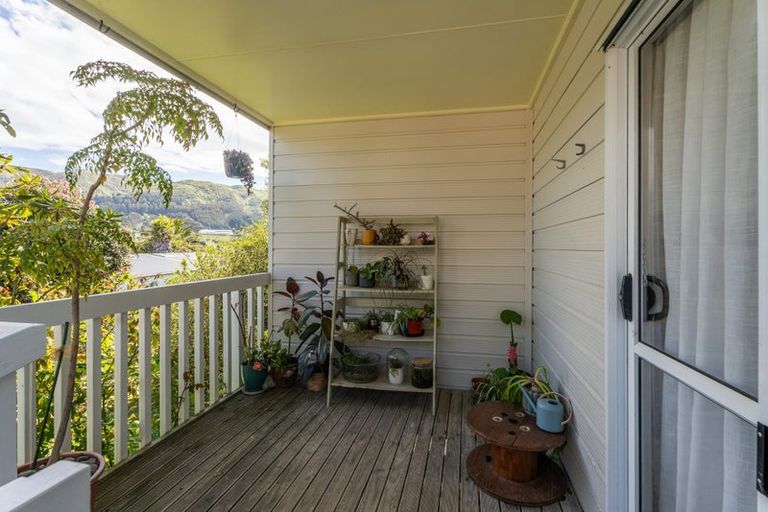 Photo of property in 3a Roberts Street, Tawa, Wellington, 5028