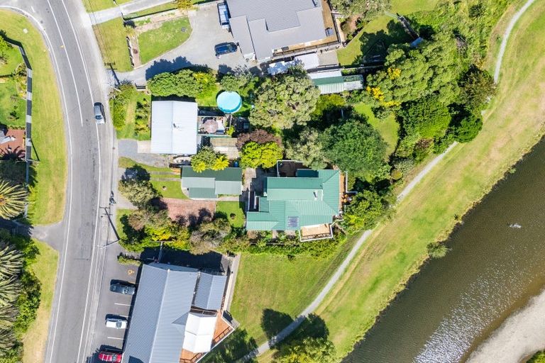 Photo of property in 17 Makora Road, Otaihanga, Paraparaumu, 5036