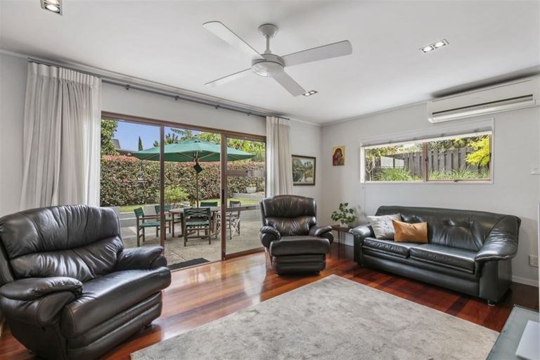 Photo of property in 13 James Evans Drive, Northcote, Auckland, 0627