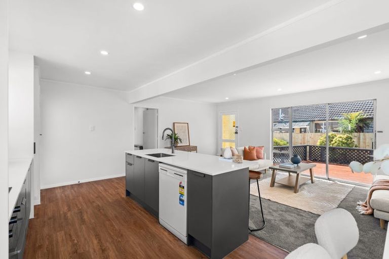 Photo of property in 31 Denniston Crescent, Redwood, Christchurch, 8051