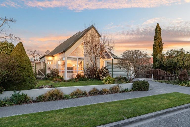 Photo of property in 46 Westgrove Avenue, Avonhead, Christchurch, 8042
