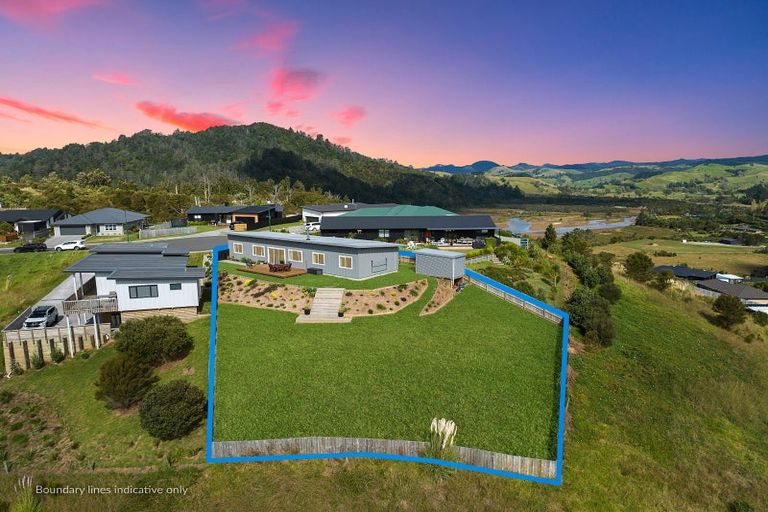 Photo of property in 16 Manatu Close, Whangamata, 3691
