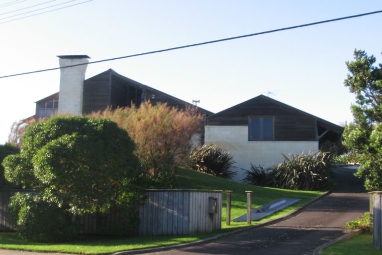 Photo of property in 1-3 Te Moana Road, Waikanae Beach, Waikanae, 5036