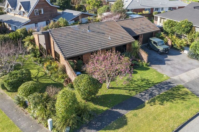 Photo of property in 1 Manu Grove, Waikanae, 5036