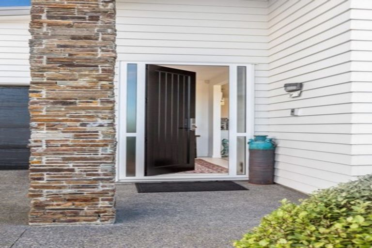 Photo of property in 26 Seaview Crescent, Hatfields Beach, Orewa, 0931