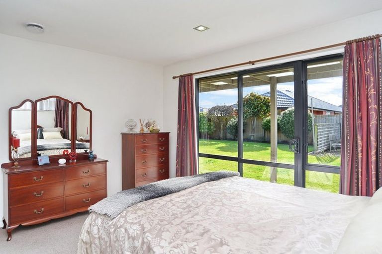 Photo of property in 8 Sheraton Place, Redwood, Christchurch, 8051