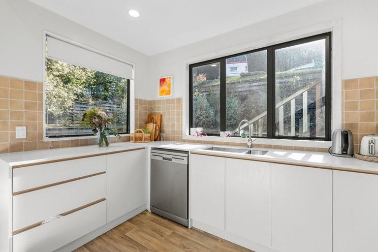 Photo of property in 8 Wye Place, Fernhill, Queenstown, 9300