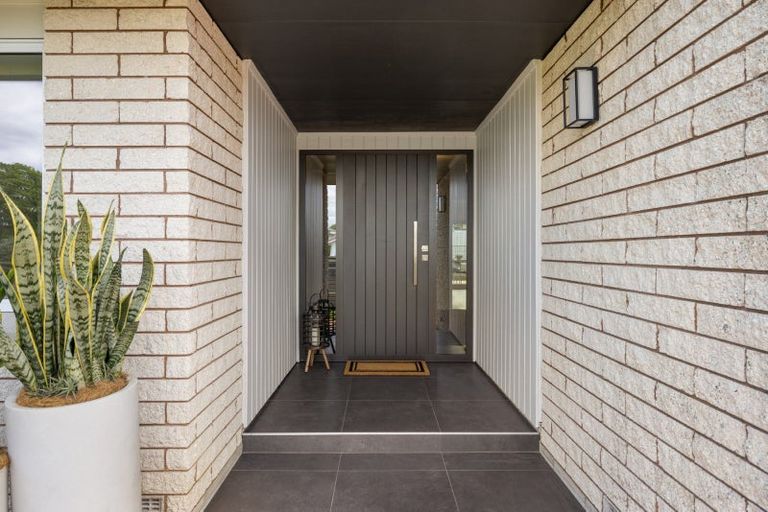 Photo of property in 15 Endeavour Avenue, Welcome Bay, Tauranga, 3112