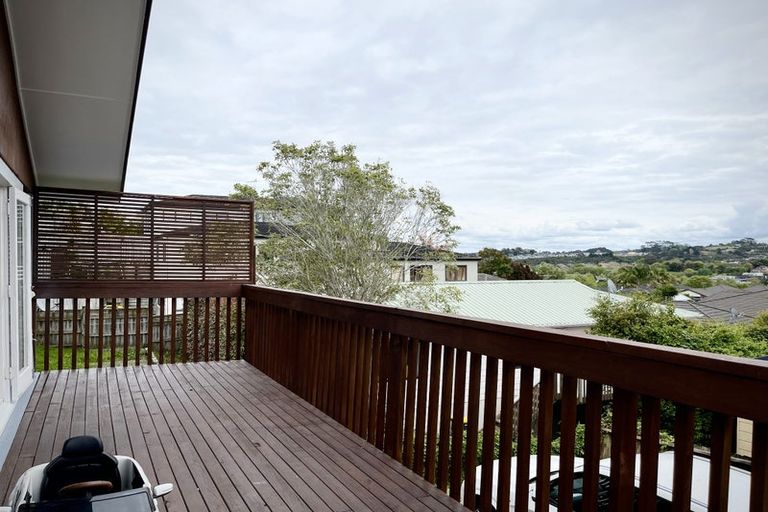 Photo of property in 1/894 East Coast Road, Northcross, Auckland, 0630