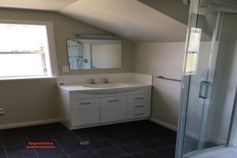 Photo of property in 2 Rodney Street, Northland, Wellington, 6012