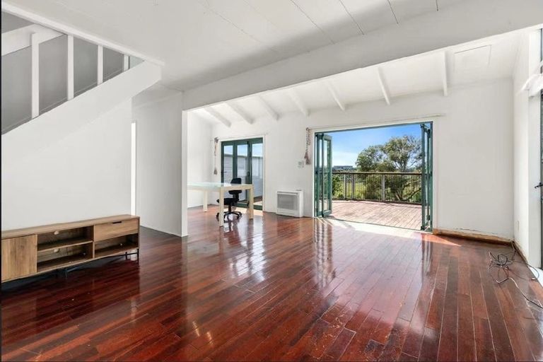 Photo of property in 81 College Road, Northcote, Auckland, 0627