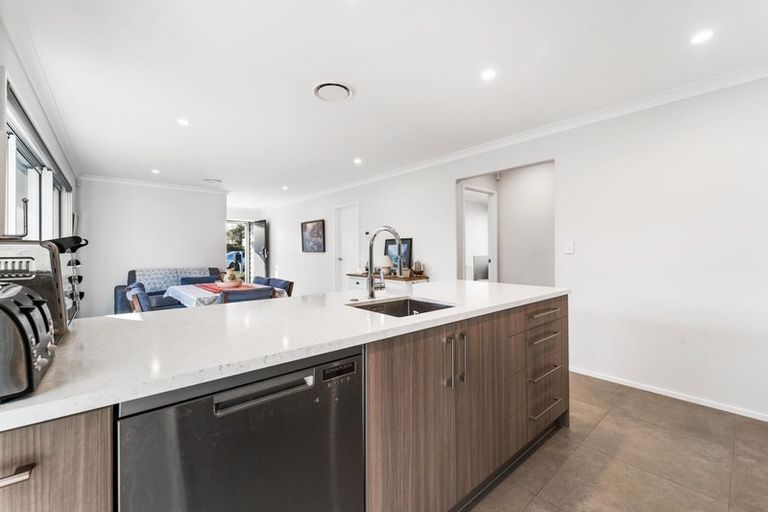 Photo of property in 9 Walnut Road, Riverhead, 0820