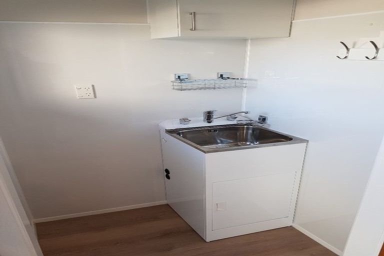 Photo of property in 2/5 Moana Avenue, Belmont, Auckland, 0622