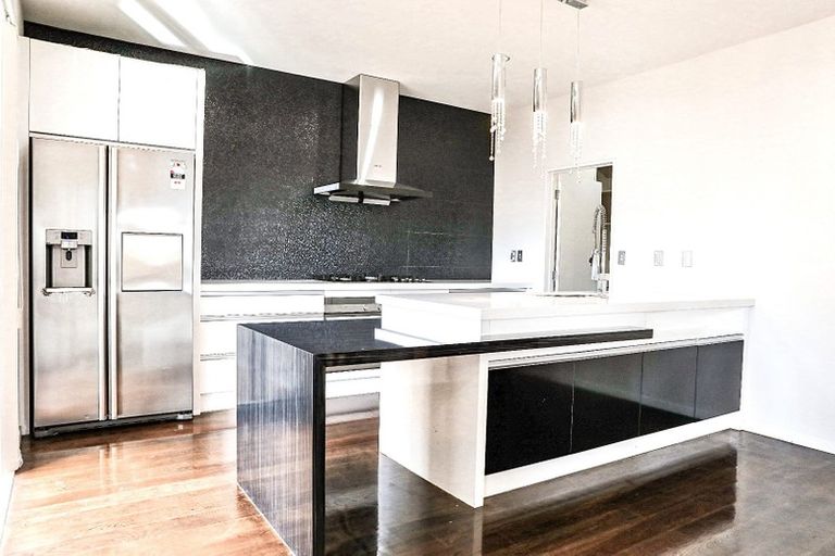 Photo of property in 21 Loughros Place, Pinehill, Auckland, 0632