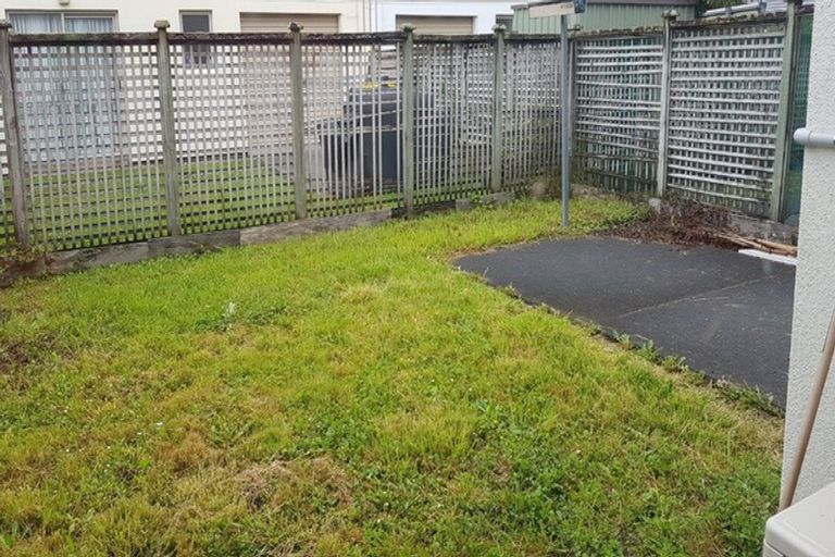Photo of property in 3 Butia Avenue, Henderson, Auckland, 0612