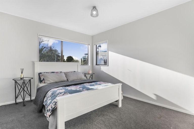 Photo of property in 17 Rhonda Place, Opaheke, Papakura, 2113