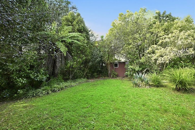 Photo of property in 15 Sartors Avenue, Northcross, Auckland, 0630