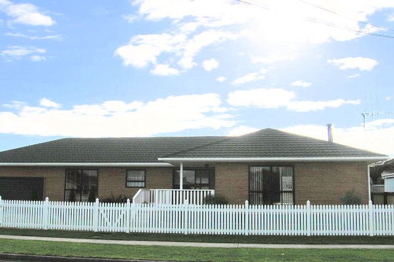 Photo of property in 31 Linklater Avenue, Foxton Beach, Foxton, 4815