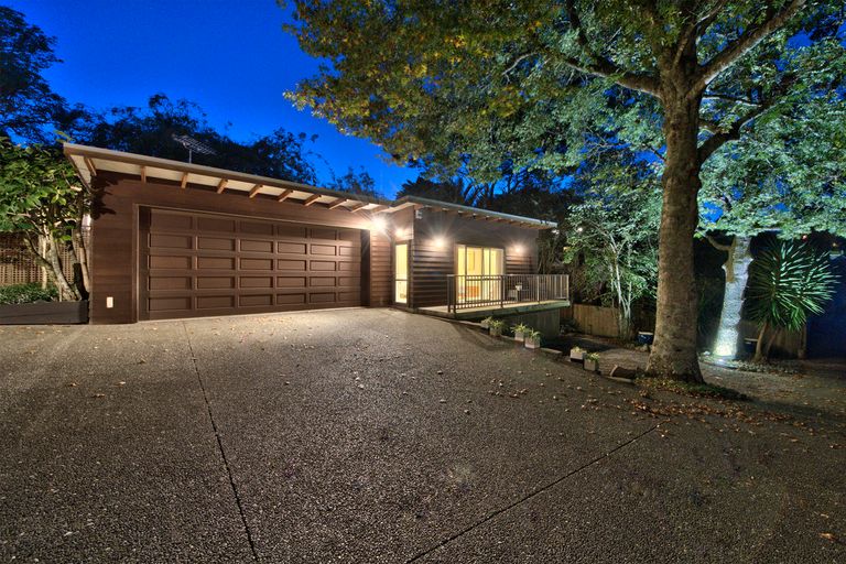 Photo of property in 146 Cliff View Drive, Green Bay, Auckland, 0604