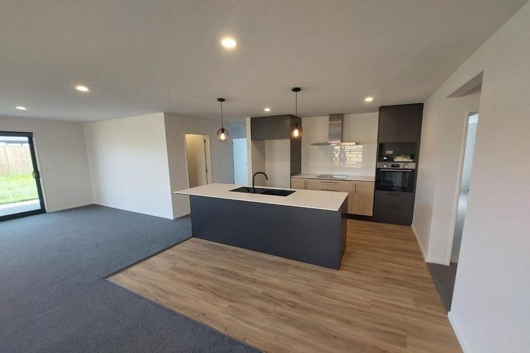 Photo of property in 30 Eileen Way, Rolleston, 7615