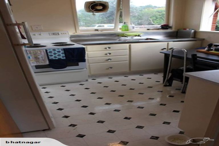 Photo of property in 2/34 Chartwell Avenue, Glenfield, Auckland, 0629