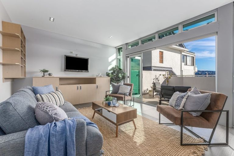 Photo of property in 26 The Crescent, Roseneath, Wellington, 6011