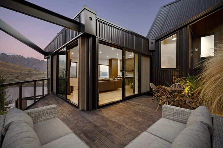 Photo of property in 5 Lancewood Lane, Queenstown, 9300