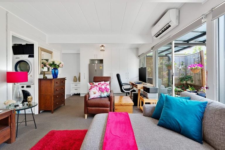 Photo of property in 7/18 Parr Terrace, Castor Bay, Auckland, 0620