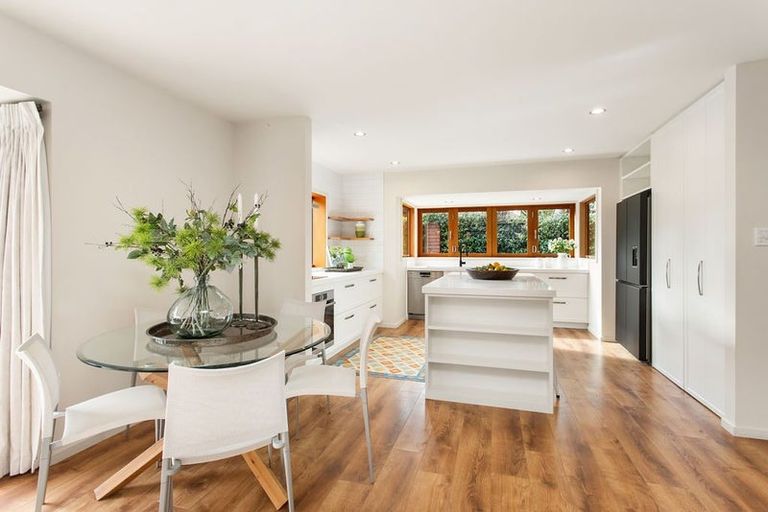 Photo of property in 114b Memorial Avenue, Burnside, Christchurch, 8053